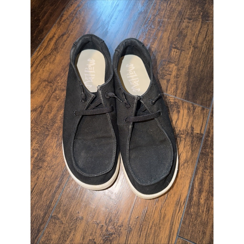 Women's Mad Love sneakers size 8 Black Like Dudes Slip Ons Comfy